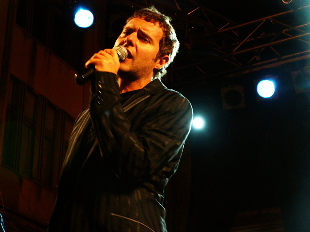 Paolo Meneguzzi singing